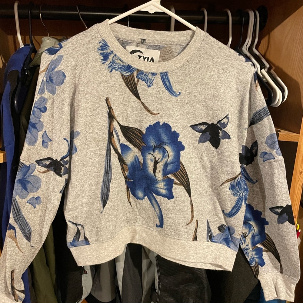 Small Zyia floral crew neck